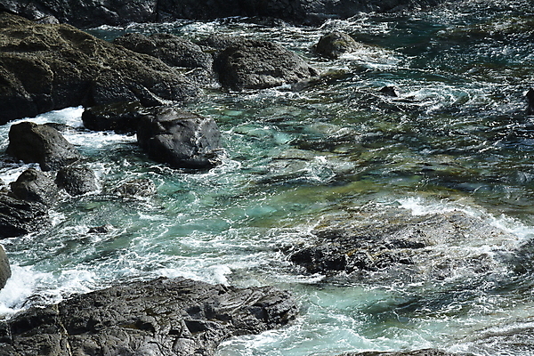 포토 JPG 해외이미지 아시아 파도 바다 자연 하늘 휴가 산 사람 풍경 사람없음 야외 물 여름 파란색 바위 땅 휴양지 서식 오로라 해외포토 자연요소 계절 나라 컬러 자연현상 장소 돌_바위 생태계 파일형식 이미지허브