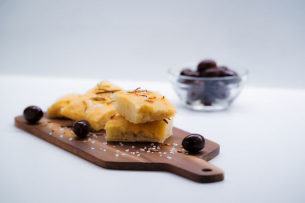 포토 JPG 해외이미지 전통 음식 빵 도마 피자 실내 요리 사람없음 목재 가로 검은색 이탈리아 빵집 흰색 시골 신선 황금 플랫 굽기 올리브 소금 로즈메리 짠맛 채식주의자 핸드메이드 해외포토 나무 열매 유럽 컬러 재료 주방용품 패스트푸드 서양음식 내부 상점 맛 구이 허브 채식 파일형식 이미지허브