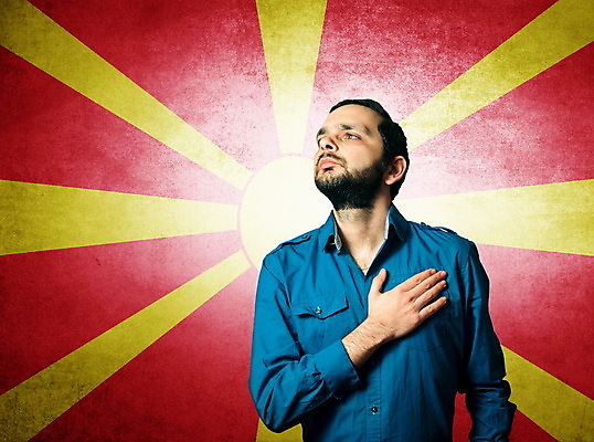 포토 JPG 해외이미지 손 남자 벽 스포츠 백그라운드 셔츠 비즈니스 노래 수염 한명 사람 유행 축구 자유 하트 축하 깃발 잡기 부채 그리기 경례 영웅 병정 애국심 명예 마케도니아 전국 해외포토 모양 1 음악 컨셉 상의 모션 신체부위 구기 인사 파일형식 남유럽 이미지허브