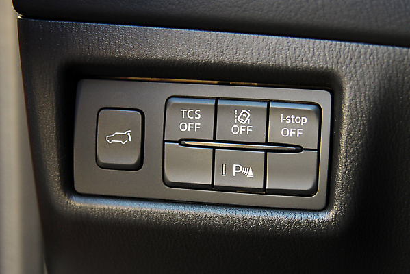 포토 JPG 해외이미지 디자인 의자 자동차 새로움 실내 손잡이 사람없음 내부 장식 빛 장비 운전 판넬 변화 고급 우아함 닫기 플라스틱 난방기 묘사 난방 온도 위로 계기판 자동 제어 해외포토 육상교통 가구 컨셉 모션 재질 난방용품 파일형식 이미지허브