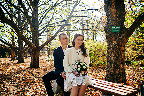 포토 JPG 해외이미지 백인 라이프스타일 커플 공원 여자 남자 딸 행복 결혼 2 가족 관계 자연 결혼식 엄마 남편 휴가 함께함 사랑 미소 사람 성인 야외 두명 여름 부모 흰색 축하 아내 아빠 해외포토 서양인 계절 공공시설 감정 컬러 컨셉 표정 이벤트 생활 생태계 파일형식 이미지허브