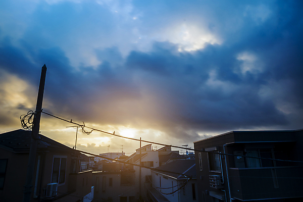 포토 JPG 해외이미지 구름 계절 건축양식 자연 하늘 날씨 주택 사람없음 여름 파란색 빛 일출 환경 일본 검은색 어둠 힘 분위기 도쿄 폭풍 흐림 이웃 내추럴 교외 뇌우 심각 재앙 폭풍우 허리케인 힘찬 해외포토 자연요소 건축 아시아 컬러 컨셉 건물 노을 비_날씨 자연재해 생태계 파일형식 이미지허브