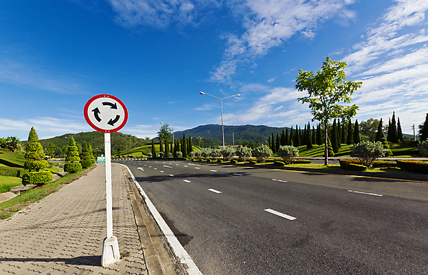 포토 JPG 해외이미지 아이콘 접시 배너 도로 길 백그라운드 가이드 교통시설 자동차 하늘 화살 거리 간판 경고 사람없음 파란색 라벨 운전 표지판 원형 사건 심볼 속도 신호 조심 공지사항 경보 주목 해외포토 도형 직업 식기 육상교통 컬러 교통 모션 프레임 알림판 시설 파일형식 이미지허브