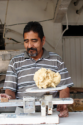 포토 JPG 해외이미지 문화 음식 농업 채소 재료 자연 멕시코 건조 건강 옥수수 씨앗 한명 농작물 노란색 저녁식사 황금 플러그 전기에너지 낟알 시리얼 유기농 질감 알맹이 날것 반죽 팝콘 타코 내추럴 방앗간 고립 영양분 해외포토 식물 1 웰빙 산업 컬러 북아메리카 곡류 사람 식사 에너지 생태계 파일형식 이미지허브