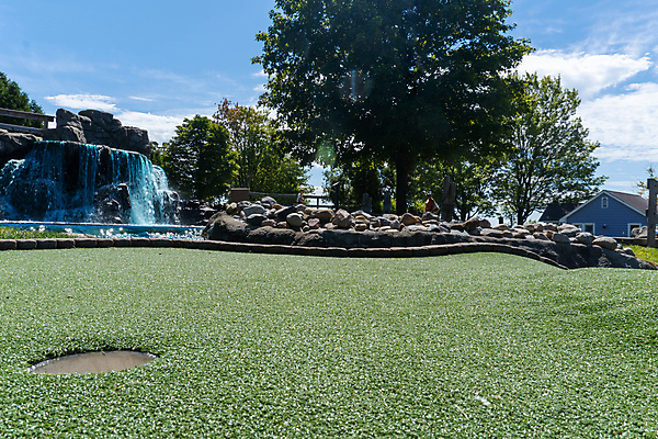 포토 JPG 해외이미지 공원 어린이 여행 골프 공 놀이 거리 풍경 취미 사람없음 야외 초록색 여름 태양 폭포 미니어처 게임 구멍 강의 조경 주말 넣기 미니 해외포토 자연요소 계절 공공시설 컬러 모션 자연 사람 구기 모형 파일형식 이미지허브