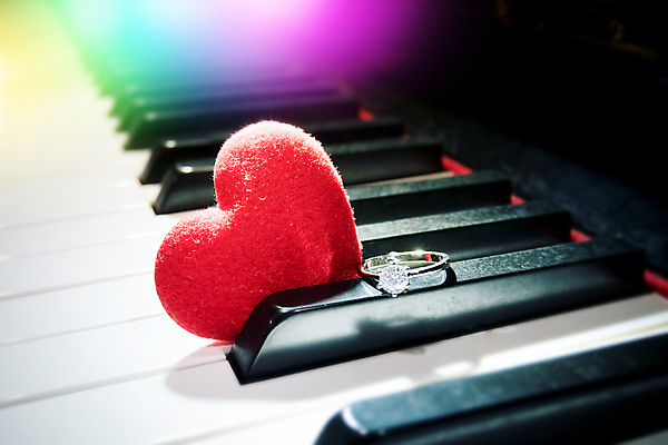 포토 JPG 해외이미지 실내 사람없음 하트 피아노건반 피아노 피아니스트 해외포토 모양 내부 연주자 건반 건반악기 파일형식 악기 음악가 직업 음악 문화예술 이미지허브