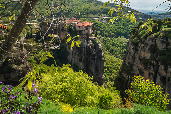 포토 JPG 해외이미지 전통 종교 도로 십자가 건축양식 자동차 산 파노라마 풍경 사람없음 건물 교회 마을 계곡 일몰 시골 역사 재산 정상 그리스 언덕 신성 수도원 그리스인 복잡 수녀원 옛날 회랑 메테오라 해외포토 서양인 건축물 건축 유럽 길 육상교통 컨셉 종교건축 교통시설 촬영기법 금융 노을 세계문화유산 복도 파일형식 이미지허브