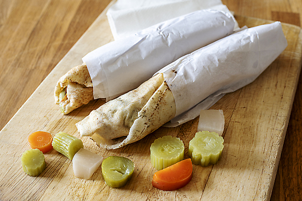 포토 JPG 해외이미지 전통 음식 빵 백그라운드 채소 중동 패스트푸드 샌드위치 육류 요리 동양인 사람없음 목재 식사 저녁식사 치킨 샐러드 소고기 덮개 신선 뜨거움 맛 그릴 인스턴트 속도 피클 롤 점심식사 아랍어 피타 해외포토 나무 나라 컨셉 식재료 재료 주방용품 인종 뚜껑 닭고기요리 절임 파일형식 이미지허브