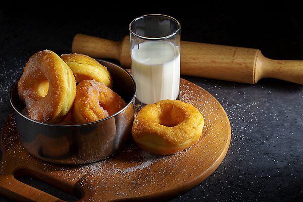 포토 JPG 해외이미지 전통 접시 종이 음료 음식 조각 디저트 안테나 사람없음 목재 갈색 노란색 파티 우주 빵집 튀김 시골 대접 신선 반지 도넛 달콤 맛 아침식사 폐기물 설탕 굽기 먹기 뿌리기 각도 머리위 토핑 칼로리 충동구매 깊이 단절 옛날 필터 핸드메이드 해외포토 나무 식기 컬러 컨셉 재료 장신구 통신 모션 이벤트 쇼핑 상점 식사 쓰레기 구이 과소비 파일형식 이미지허브