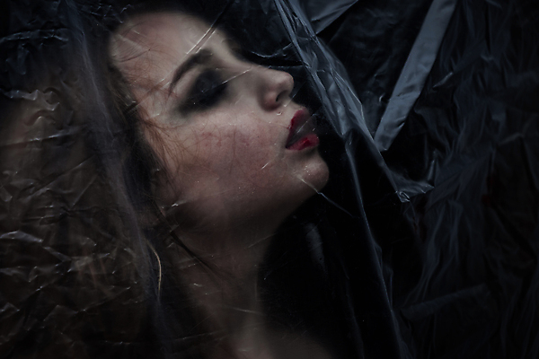 포토 JPG 해외이미지 백인 컨셉 상상 한명 사람 상반신 세로 컬러풀 유행 투명 화려 고독 보호 신비 무서움 플라스틱 사회이슈 미녀 환경보전 개성 특별함 여자만 여자한명만 해외포토 서양인 1 감정 컬러 재질 미인 파일형식 이미지허브