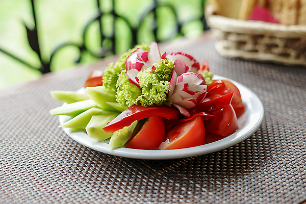 포토 JPG 해외이미지 접시 음식 빵 백그라운드 잎 다이어트 토마토 채소 재료 양파 오이 치즈 건강 요리 사람없음 빨간색 초록색 노란색 식사 저녁식사 당근 샐러드 흰색 신선 체리 사발 맛 상추 먹기 유기농 올리브 토스트 후추 바질 그리스인 점심식사 채식주의자 총각무 비건 해외포토 서양인 식물 식기 웰빙 열매 컬러 컨셉 과일 모션 유제품 뿌리채소 사기그릇 무 향신료 채식 파일형식 이미지허브