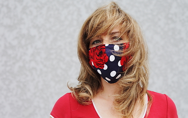 포토 JPG 해외이미지 여자 얼굴 청소년 실내 건강 병원 가면 한명 안전 약 고통 호흡기관 바이러스 보호 질병 위험 예방 감염 위생관리 전염병 필터 헬프 해외포토 1 감정 컨셉 의학 관리 사람 내부 신체부위 도움 장기_의학 파일형식 이미지허브