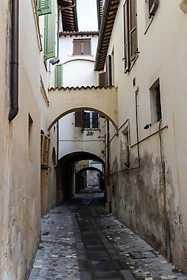 포토 JPG 해외이미지 나무 외관 종교 문화 호수 조각 건축양식 창문 자연 하늘 주택 미술 사람없음 야외 건물 목재 파란색 성당 교회 여행객 문 마을 이탈리아 궁전 시골 도시 역사 타운 수도원 기념물 로마네스크 수녀원 정문 회랑 해외포토 식물 건축물 건축 유럽 컬러 고건축 재료 종교건축 문화예술 사람 복도 생태계 파일형식 이미지허브
