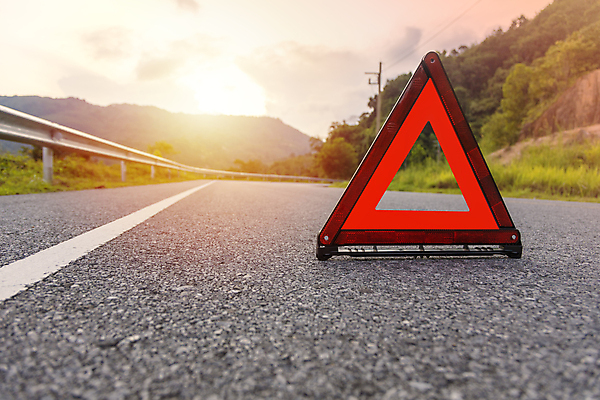 포토 JPG 해외이미지 주간 도로 사람없음 야외 일몰 삼각형 위험 비상등 해외포토 자연요소 도형 길 컨셉 교통시설 노을 파일형식 이미지허브