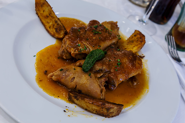 포토 JPG 해외이미지 전통 접시 음식 발 육류 돼지고기 요리 사람없음 가로 식당 식사 돼지 스페인 강의 먹기 메뉴 레시피 토기 스페인어 타파스 해외포토 식기 유럽 식재료 포유류 모션 신체부위 상점 용기_그릇 애피타이저 파일형식 이미지허브