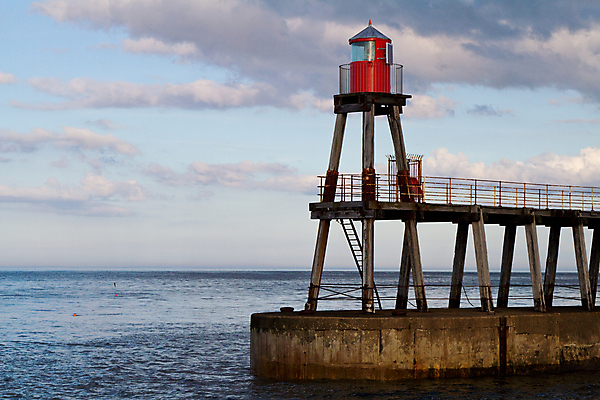 포토 JPG 해외이미지 구름 영어 파도 바다 여행 조류 하늘 낚시 휴가 영국 잉글랜드 뼈 등대 사람없음 물 여름 파란색 태양 교회 여행객 항구 보트 어부 요크셔테리어 고래 북쪽 타운 단계 수녀원 옛날 인기 해외포토 자연요소 동물 직업 문자 계절 유럽 컬러 배_교통 포유류 종교건축 교통시설 레저 사람 건물 수중동물 도시 테리어 방향 파일형식 이미지허브