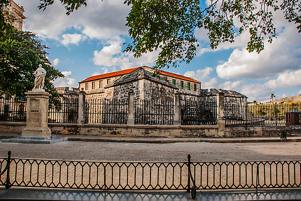 포토 JPG 해외이미지 아이콘 벽 바다 백그라운드 건축양식 하늘 풍경 사람없음 야외 건물 물 여름 파란색 탑 바위 도시 만 성 역사 재산 쿠바 로스앤젤레스 산티아고 스페인어 식민지 아바나 옛날 해외포토 자연요소 건축물 계절 건축 컬러 금융 미국 돌_바위 중앙아메리카 파일형식 이미지허브