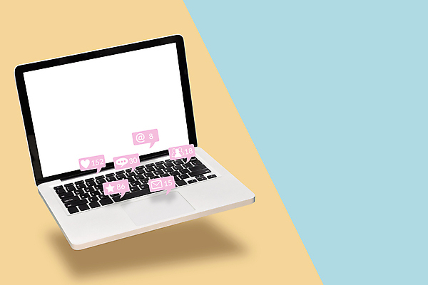 포토 JPG 해외이미지 아이콘 손 별 인터넷 비즈니스 통신 사랑 사람 사람없음 친구 노트북 스마트폰 컴퓨터 디지털 스크린 공책 웹 거품 하트 타이핑 네트워크 메시지 이메일 연결 알림 심볼 와이파이 약혼 온라인 공유 마케팅 소셜 소셜미디어 카피스페이스 사용자 해외포토 자연요소 모양 감정 결혼 관계 문구용품 신체부위 전자제품 핸드폰 스마트기기 공백 약속 무선인터넷 파일형식 이미지허브