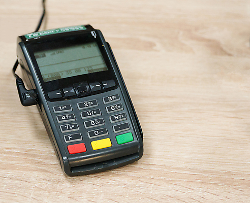 포토 JPG 해외이미지 백그라운드 이동 돈 비즈니스 사람없음 목재 금융 세일 상점 디지털 기계 키보드 신용카드 구매 정상 플라스틱 상업 전자 결제 소매 인출 터미널 해외포토 나무 컨셉 재료 재질 경제 쇼핑 재산 파일형식 이미지허브