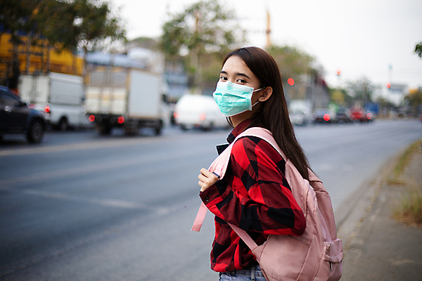 포토 JPG 해외이미지 모델 여자 얼굴 모바일 실내 건강 가면 한명 안전 동양인 스마트폰 핸드폰 환경 고통 도시 수술 호흡기관 바이러스 호흡 보호 질병 위험 스마트 예방 전염 경보 돌봄 배기가스 스모그 위생관리 인플루엔자 해로움 해외포토 1 감정 컨셉 의학 모션 관리 사람 인종 내부 신체부위 치료 전자제품 스마트기기 장기_의학 감염 파일형식 이미지허브