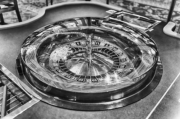 포토 JPG 해외이미지 돈 공 놀이 탁자 성공 사람없음 빨간색 숫자 검은색 게임 우승 바퀴 행운 재산 도박 위험 카지노 기회 포커 룰렛 중독 라스베가스 승자 해외포토 문자 컬러 가구 컨셉 금융 최고 트럼프 파일형식 이미지허브