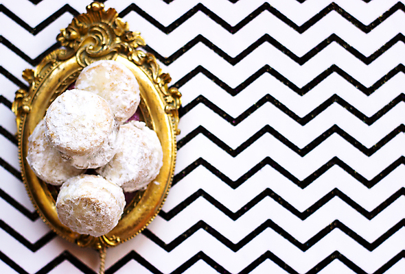 포토 JPG 해외이미지 디자인 음식 백그라운드 컨셉 겨울 추상 휴가 디저트 아이디어 프레임 쟁반 발렌타인데이 사랑 사람없음 장식 쿠키 우주 케이크 검은색 축제 공백 빵집 수확 흰색 축하 인사 신용카드 황금 달콤 정상 잼 설탕 그림 질감 감사 초대 바닐라 핸드메이드 목업 스타일 해외포토 계절 감정 컬러 무늬 농업 데이이벤트 금융 상점 예절 소스_음식 맛 파일형식 이미지허브