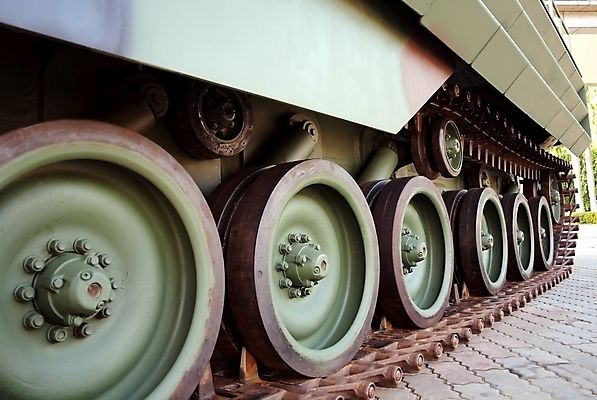 포토 JPG 해외이미지 그릇 접시 사람없음 견과류 바퀴 접속 유연 철 군용 전쟁 탱크 트랙 밟기 무거움 갑옷 고체 철강 해외포토 식기 모션 군대 무게 보호장비 파일형식 이미지허브