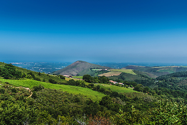 포토 JPG 해외이미지 식물 구름 유럽 길 야생동물 여행 자연 하늘 산 파노라마 경사 사람없음 여름 파란색 계곡 침묵 산책 하이킹 프랑스 스페인 숲 언덕 산봉우리 대서양 절정 해외포토 자연요소 동물 계절 나라 바다 컬러 레저 휴식 촬영기법 소리 생태계 봉우리 파일형식 이미지허브