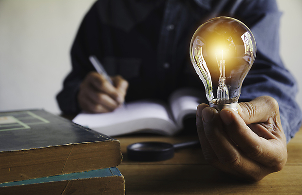 포토 JPG 해외이미지 직업 손 디자인 남자 백그라운드 컨셉 인터넷 비즈니스 전구 사업가 통신 상상 유리 탁자 아이디어 관리 창조 사람없음 노트북 빛 컴퓨터 사무실 디지털 공책 힘 에너지 램프 타이핑 잡기 작업 네트워크 닫기 디자이너 혁명 광 발명 선견지명 이해 해외포토 가구 모션 재질 문구용품 조명 사람 신체부위 전자제품 파일형식 이미지허브