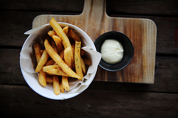포토 JPG 해외이미지 실내 사람없음 하이앵글 감자튀김 담기 마요네즈 해외포토 뷰포인트 모션 감자 내부 튀김 소스_음식 파일형식 이미지허브