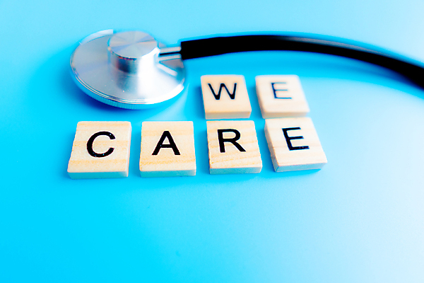 포토 JPG 해외이미지 백인 직업 1 라이프스타일 손 남자 백그라운드 컨셉 청진기 새로움 건강 사람 성인 사람없음 파란색 글로벌 약 믿음 의사 흰색 자신감 닫기 씻기 오브젝트 사인 돌봄 해외포토 서양인 감정 컬러 의학 의료기기 모션 생활 신체부위 청결 의료진 파일형식 이미지허브