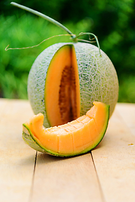 포토 JPG 해외이미지 식물 음식 조각 백그라운드 밭 다이어트 오렌지 과일 디저트 수박 건강 씨앗 사람없음 목재 초록색 노란색 흰색 신선 닫기 달콤 멜론 자르기 먹기 만족 원예 날것 슬라이스 고립 숙성 온실 채식주의자 해외포토 나무 감정 컬러 농업 재료 모션 취미 맛 채식 파일형식 이미지허브