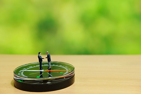 포토 JPG 해외이미지 직업 백그라운드 컨셉 돈 비즈니스 사업가 성공 미래 악수 함께함 관리 서기 사람 사람없음 금융 장난감 숫자 동전 미니어처 거래 업무 도움 비즈니스맨 목표 계획 나침반 대표 방향 상담 경영자 리더 투자 전략 해결 혁명 떨림 경영 동의 미니 브레인스토밍 해외포토 문자 남자 모션 손짓 경제 모형 작업 직장인 재산 파일형식 이미지허브