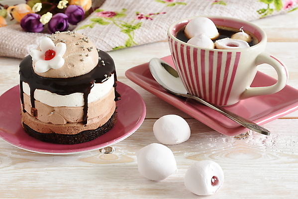 포토 JPG 해외이미지 커피 티타임 사람없음 초콜릿 달콤 커피잔 티스푼 초코케이크 마시멜로우 해외포토 음료 휴식 디저트 잔 케이크 숟가락 맛 파일형식 이미지허브