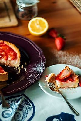 포토 JPG 해외이미지 접시 계절 열매 음식 분홍색 백그라운드 잎 과일 딸기 디저트 사람없음 목재 쿠키 케이크 식당 초콜릿 숟가락 식사 빵집 흰색 대접 신선 원형 달콤 맛 아침식사 작음 설탕 굽기 민트 크림 상쾌 유기농 산딸기 블랙베리 영양분 제빵사 타르트 페스츄리 핸드메이드 더스트파티클 해외포토 도형 나무 식물 직업 식기 웰빙 감정 빵 컬러 컨셉 재료 수저 상점 크기 구이 허브 파이_빵 파일형식 이미지허브