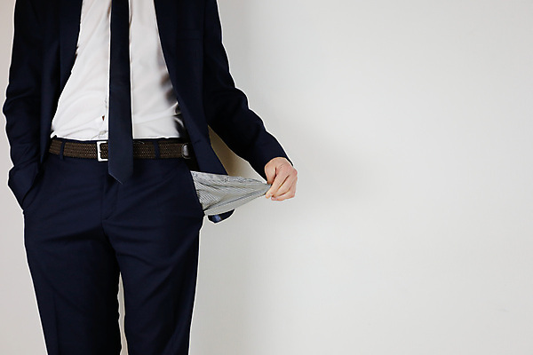 포토 JPG 해외이미지 직업 손 남자 감정 컨셉 돈 비즈니스 사람 사람없음 금융 경제 쇼핑 우정 슬픔 비즈니스맨 구멍 황무지 가난 실업 걱정 호기심 보여주기 빈털터리 파산 빚 우울증 위기 적자 해외포토 모션 신체부위 친구 직장인 재산 질병 파일형식 이미지허브