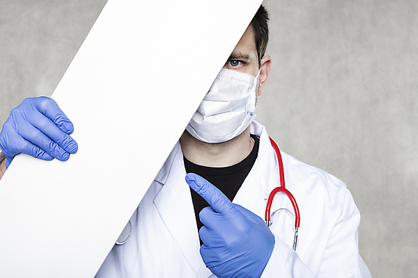 포토 JPG 해외이미지 직업 백그라운드 컨셉 유니폼 청진기 아이디어 건강 병원 경고 가면 설명 한명 서기 미소 사람 약 교수 추위 간호사 의사 흰색 가리킴 죽음 열 자신감 보호 질병 심볼 사인 박테리아 고립 돌봄 전염병 증상 카피스페이스 해외포토 1 옷 감정 컬러 의학 의료기기 모션 표정 손짓 교사 공백 의료진 파일형식 이미지허브