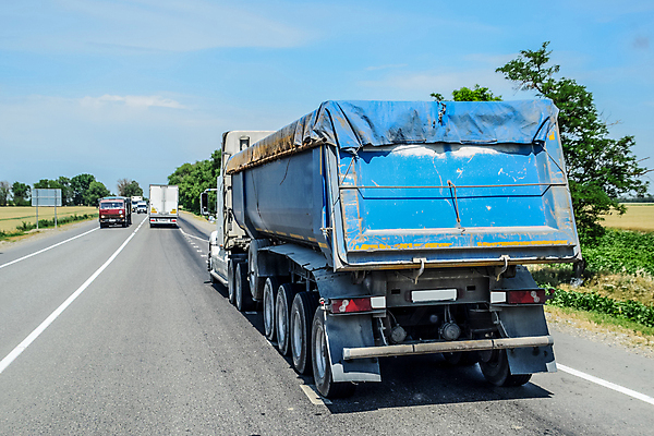 포토 JPG 해외이미지 산업 도로 선 교통시설 자동차 풍경 사람없음 야외 세계 노란색 금속 기계 장비 운전 트럭 화물 업무 오픈 큼 낟알 아스팔트 철 버리기 먼지 짐차 배기가스 석탄 용량 지질학 해외포토 교육 길 육상교통 컬러 교통 모션 재질 운송업 작업 크기 시설 파일형식 이미지허브