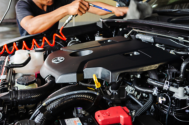 포토 JPG 해외이미지 직업 유니폼 부분 교통시설 자동차 노동자 작업복 사람 사람없음 내부 물 파란색 상점 금속 검은색 기계 업무 작업 작업실 기술자 실험실 수리 확인 서비스 고정 엔진 정비공 모터 유지 교체 돌봄 디젤 자동 조율 차고 해외포토 자연요소 옷 육상교통 컬러 교통 모션 재질 실험 시설 파일형식 이미지허브