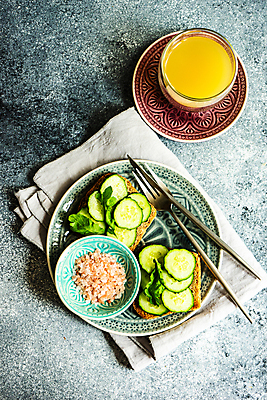 포토 JPG 해외이미지 식기 접시 음료 음식 빵 조각 백그라운드 컨셉 토마토 채소 과일 재료 유리 탁자 오이 귤 건강 사람없음 수건 숟가락 식사 로켓 시골 신선 맛 아침식사 먹기 레모네이드 허브 향신료 유기농 냅킨 브런치 토스트 소금 점심식사 핸드메이드 히말라야 카피스페이스 디톡스 비건 해외포토 식물 웰빙 가구 모션 재질 수저 위생용품 공백 에이드 채식주의자 향미료 파일형식 산맥 이미지허브