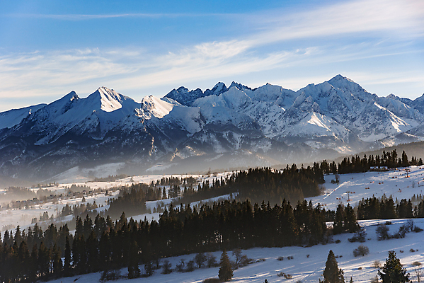 포토 JPG 해외이미지 구름 계절 유럽 여행 겨울 자연 하늘 스키 산 파노라마 풍경 경사 사람없음 야외 파란색 햇빛 계곡 냉동 얼음 하이킹 추위 안개 정상 숲 고도 언덕 산등성이 장면 폴란드 루트 슬로바키아 절정 해외포토 자연요소 나라 컬러 레저 날씨 겨울스포츠 촬영기법 태양 생태계 파일형식 이미지허브