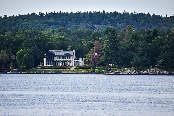 포토 JPG 해외이미지 주간 나무 공원 호수 바다 섬 여행 컨셉 캐나다 요트 건축양식 자연 휴가 주택 풍경 사람없음 야외 건물 목재 물 여름 강 환경 회색 물방울 보트 고급 숲 속도 진짜 해외포토 자연요소 식물 건축물 계절 공공시설 건축 컬러 북아메리카 배_교통 재료 생태계 파일형식 이미지허브