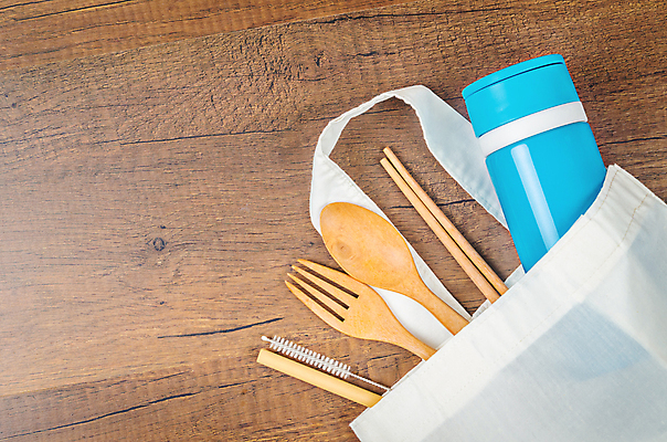 포토 JPG 해외이미지 실내 사람없음 자연보호 솔 장바구니 에코 친환경 에코라이프 나무숟가락 나무젓가락 나무포크 친환경제품 텀블러 제로웨이스트 나무배경 대나무빨대 해외포토 라이프스타일 백그라운드 포크 젓가락 자연 빨대 내부 컵 쇼핑 바구니 환경 숟가락 그린캠페인 보호 사회이슈 파일형식 이미지허브