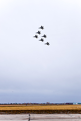 포토 JPG 해외이미지 구름 무기 하늘 비행기 기술 안테나 사람없음 파란색 힘 공연 폭격 공격 파일럿 충돌 전시회 항공 속도 군용 전쟁 쇼 제트기 엔진 에어쇼 곡예비행 대패 2017년 해외포토 자연요소 직업 컬러 통신 항공교통 모션 대중교통 군대 이벤트 전시 비행 연도 파일형식 이미지허브