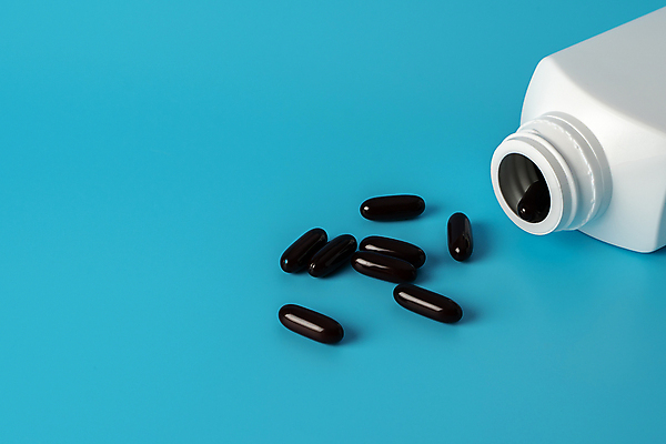 포토 JPG 해외이미지 모양 과학 백그라운드 컨셉 건강 사람없음 목재 치료 파란색 컬러풀 알약 약 우주 숟가락 여러개 고통 흰색 닫기 질병 약국 처방 조제 보충 고립 돌봄 마약 복용 진통제 항생제 해외포토 나무 감정 컬러 다수 재료 의학 모션 수저 만들기 파일형식 이미지허브