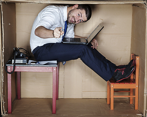 포토 JPG 해외이미지 전신 백인 남자 의자 탁자 한명 앉기 성인 옆모습 노트북 상자 사무실 업무 비즈니스맨 전화기 갇힘 답답함 성인남자한명만 해외포토 서양인 1 뷰포인트 가구 비즈니스 모션 사람 전자제품 작업 직장인 감각 남자한명만 성인남자만 파일형식 이미지허브