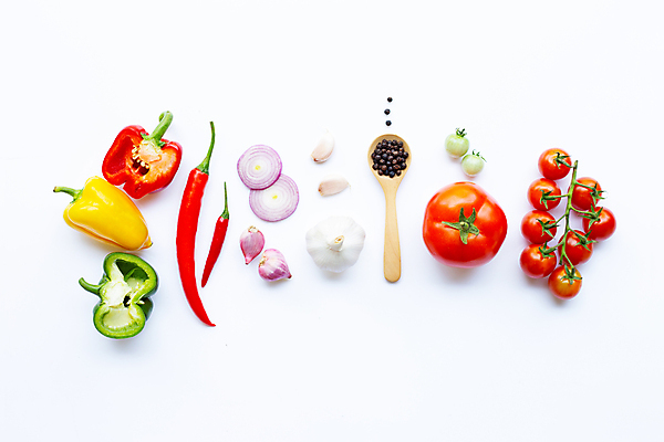 포토 JPG 해외이미지 백그라운드 토마토 채소 식재료 방울토마토 고추 피망 파프리카 실내 마늘 사람없음 신선 흰배경 후추 나무숟가락 적양파 해외포토 양파 내부 숟가락 흰색 향신료 파일형식 이미지허브