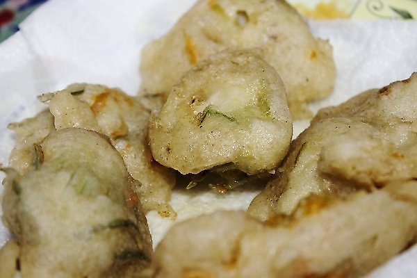 포토 JPG 해외이미지 전통 접시 꽃 음식 백그라운드 탁자 치즈 요리 사람없음 초록색 여름 노란색 주방 식사 저녁식사 이탈리아 튀김 벚꽃 시골 신선 맛 정상 지중해 준비 레시피 성분 스쿼시 점심식사 폭식 깊이 모짜렐라치즈 식용 주키니 주키니호박 채식주의자 핸드메이드 비건 해외포토 식물 식기 계절 유럽 스포츠 바다 컬러 가구 컨셉 유제품 구기 채식 파일형식 이미지허브