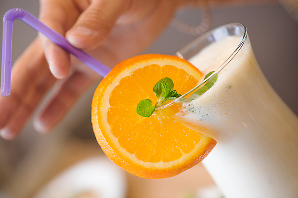 포토 JPG 해외이미지 손 음료 음식 조각 백그라운드 잎 과일 유리 귤 사람없음 여름 노란색 주스 우유 추위 흰색 신선 칵테일 액체 닫기 달콤 정상 혼합 소프트포커스 레몬 민트 크림 밀짚 쉐이크 떨림 스무디 해외포토 식물 계절 컬러 모션 재질 유제품 주류 촬영기법 신체부위 맛 짚 허브 파일형식 이미지허브