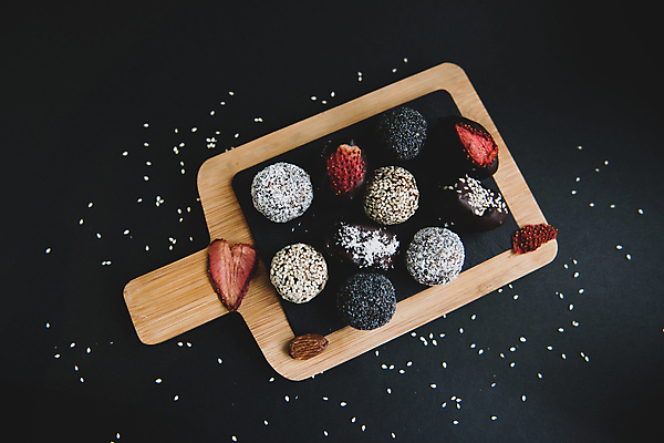 포토 JPG 해외이미지 전통 열매 음식 백그라운드 다이어트 과일 탁자 휴가 디저트 발렌타인데이 건강 사탕 사랑 사람없음 목재 빨간색 선물상자 쿠키 케이크 초콜릿 식사 견과류 시골 신선 달콤 아침식사 유기농 레시피 내추럴 바이오 페스츄리 핸드메이드 디톡스 해외포토 나무 식물 웰빙 감정 빵 컬러 가구 재료 데이이벤트 선물 상자 맛 파일형식 이미지허브